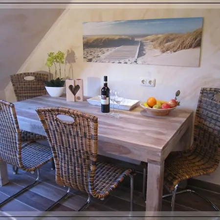 Ferienbauernhof Liesenberg Bauernhauswohnung Landliebe Apartman Fehmarn