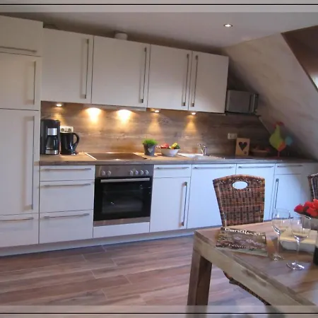 Ferienbauernhof Liesenberg Bauernhauswohnung Landliebe * Fehmarn